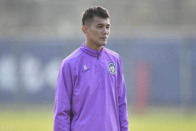 爱游戏官网-泰山进入冲刺周欲双管齐下 留用肖智已非第一方案